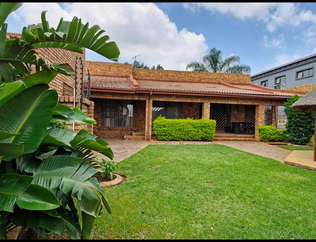 4 BEDROOM HOUSE FOR SALE IN NORKEM PARK